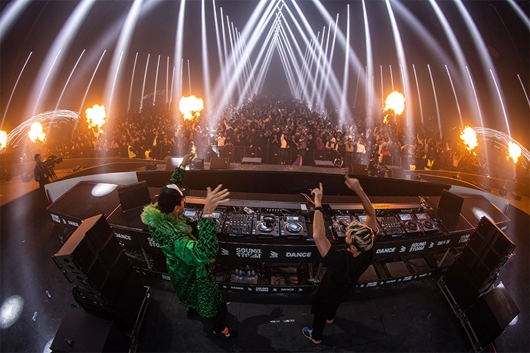 Festival Icon Fest_Stage design_riani_DJ_artist-lighting